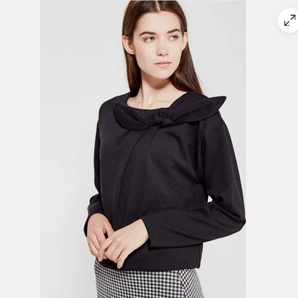 Banana republic gray top with bow detail - Picture 2 of 3